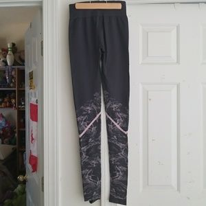 NWT Fabletics Leggings